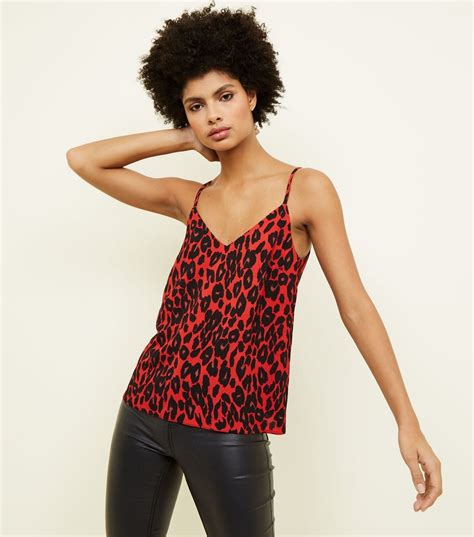 Stunning Printed Cami: Elevate Your Summer Wardrobe in Style!